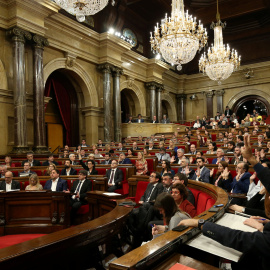 El pleno del Parlament durante la votació de los Presupuestos catalanes para 2017. REUTERS/Albert Gea