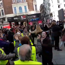 Manifestantes bailan Rock&Roll para protestar contra la Ley Mordaza