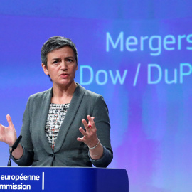 La comisaria europea de Competencia, Margrethe Vestager,en la rueda de prensa sobre la fusión entre Dow Chemical y DuPont. REUTERS/Yves Herman