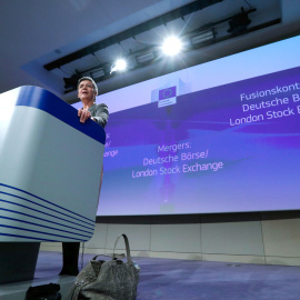 La comisaria europea de Competencia, Margrethe Vestager, en la rueda de prensa en la que explica el veto de la UE a la fusión de la Deutsche Boerse y la London Stock Exchange. REUTERS/Yves Herman