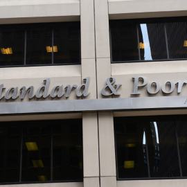 El logo de la agencia Standard & Poor's en su sede en Nueva York. AFP/ Emmanuel Dunand