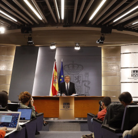 El portavoz del Gobierno y ministro de Cultura, Íñigo Méndez Vigo, durante la rueda de prensa posterior al Consejo de Ministros en el Palacio de La Moncloa. EFE/Ballesteros