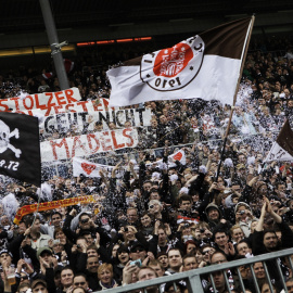 Imatge de la graderia del Millerntor, l'estadi del St. Pauli.