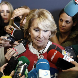 Aguirre ha roto a llorar ante los periodistas al hablar de González. EFE