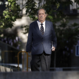 El exsecretario de Presidencia de la Generalitat Lluís Prenafeta a su llegada a la Audiencia Nacional donde declara en el juicio a la trama Pretoria. EFE/Emilio Naranjo