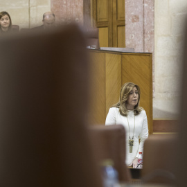 La presidenta andaluza, Susana Díaz, en una de sus intervenciones durante la sesión de control al Ejecutivo esta tarde en el Parlamento de Andalucía en Sevilla. EFE/Julio Muñoz