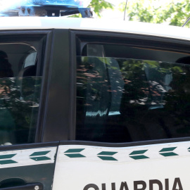 El expresidente de la Comunidad de Madrid, Ignacio González, a su llegada a la Audiencia Nacional, en el coche policial en el que ha sido trasladado desde la Comandancia de la Guardia Civil de Tres Cantos, para declarar en la operación Lezo