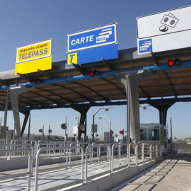 Un peaje de la autopista italiana A1, operada por Autostrade, una filial del grupo Atlantia.