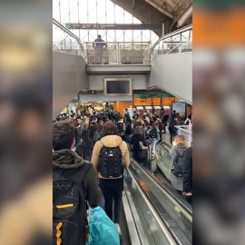 Aglomeraciones en Atocha para salir de Madrid