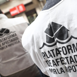 Concentración de la PAH frente a la sede del PSOE en la madrileña calle de Ferraz. E.P.