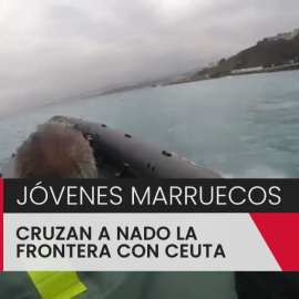 Jóvenes marroquíes cruzan a nado la frontera con Ceuta y el Gobierno acuerda su devolución