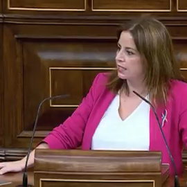 Adriana Lastra responde a Pablo Casado: "Así que las cunetas de nuestro país están repletas de gente que quería una democracia sin ley."