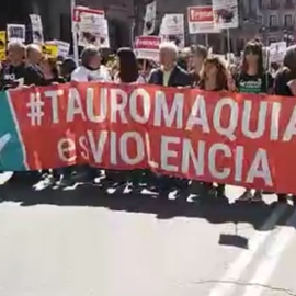 Animalistas durante la manifestación "Tauromaquia es Violencia"