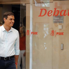 Pedro Sánchez, a su llegada a la sala donde se celebró el debate sobre las primarias del PSOE. | EFE