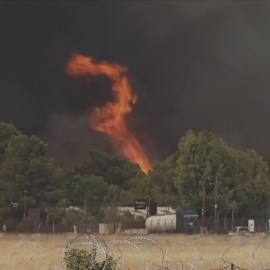 Incendio a las afueras de Atenas en plena ola de calor