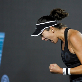 Garbiñe Muguruza celebra un punto en la final del torneo de la Akron WTA Finals.