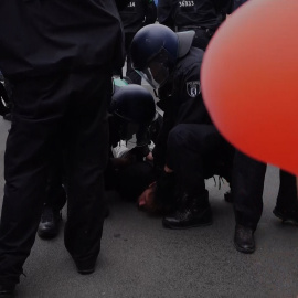 500 detenidos en las protestas negacionistas de Berlín