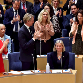 29/11/2021 (Suecia) Magdalena Andersson recibe aplausos tras ser nombrada nueva Primera Ministra tras una votación en el parlamento sueco