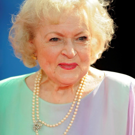 La actriz estadounidense Betty White en los Emmy.