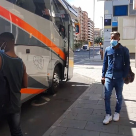 200 temporeros duermen hacinados en las calles de Lleida