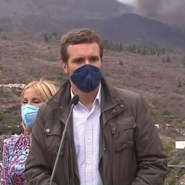 Pablo Casado pide que se faciliten viviendas para quienes han perdido sus casas por el volcán