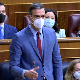 Sánchez, a  Casado: "El fin de la violencia de ETA es un éxito de todos, también de ustedes. No entiendo cómo la derecha no siente esto como una victoria"