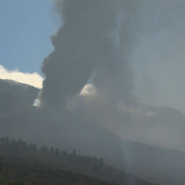 Así es la densa nube que la erupción volcánica ha provocado en el valle de Aridane