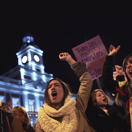  El movimiento feminista protesta contra el partido de extrema derecha y anti-feminista Vox tras el resultado de las elecciones.- REUTERS