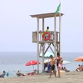 Los vigilantes de la playa, bajo la sombra del 'enchufismo'