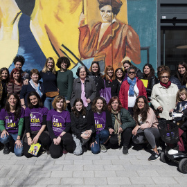 La alcadesa de Santa Coloma junto a parte del equipo del ayuntamiento, además de mujeres ligadas a La Ciba y participantes.