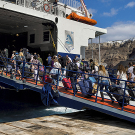 Turistas frente al Partenón, en Atenas, Grecia.-NICOLAS ECONOMOU/NURPHOTO/AFP