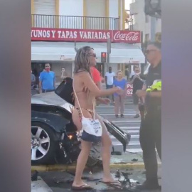 Provoca un accidente, se pone a bailar y se resiste a las autoridades en Lepe