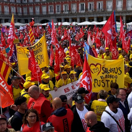 Miles de personas se manifiestan en Madrid para exigir mejoras salariales a la patronal