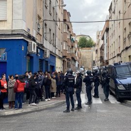 Desahuciada una mujer de 67 años, junto a su hija embarazada, su hija con cáncer y sus cuatro nietos menores en Madrid