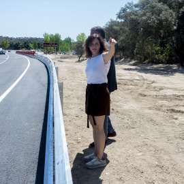 La presidenta de la Comunidad de Madrid, Isabel Díaz Ayuso y el alcalde de Aldea del Fresno, Alberto Plaza, durante la inauguración de los puentes reconstruidos tras la DANA.
Alberto Ortega / Europa Press