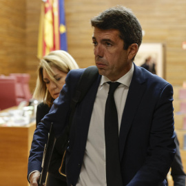 El president de la Generalitat, Carlos Mazón, tras un receso del pleno de este viernes en les Corts