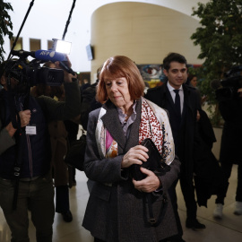 Gisele Pélicot llega al tribunal penal de Aviñón, Francia, a 25 de noviembre de 2024.