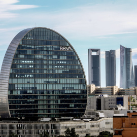 Fachada del edificio ‘La Vela’, en la ciudad del BBVA, la sede corporativa del banco en la zona norte de Madrid. E.P./Ricardo Rubio / Europa Press