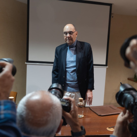 Alejo Vidal-Quadras, a su llegada a una rueda de prensa, en la Asociación de la Prensa, a 23 de febrero de 2024, en Madrid (España).