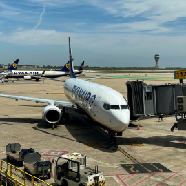 Un avión de Ryanair en el aeropuerto Josep Tarradellas Barcelona-El Prat. REUTERS/Nacho Doce