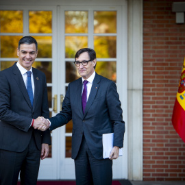 El president del govern espanyol, Pedro Sánchez, i el president de la Generalitat de Catalunya, Salvador Illa, aquest divendres al palau de la Moncloa