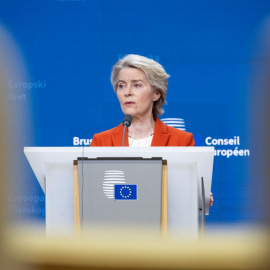 La presidenta de la Comisión Europea, Ursula von der Leyen, en una conferencia de prensa en Bruselas, a 17 de octubre. 2024.