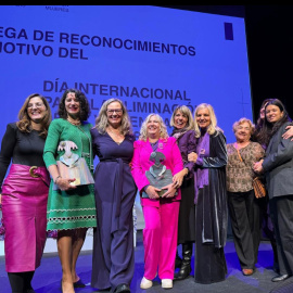 Algunas de las autoras del libro, integrantes de la Asociación de Mujeres Juezas de España, en la entrega del premio Menina, Justicia Feminista, para la jueza Isabel Giménez, el pasado 25 de noviembre.