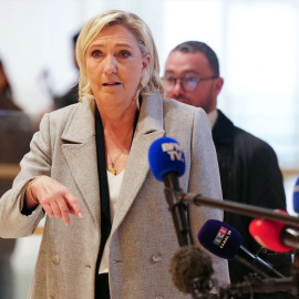 Marine Le Pen declara ante los medios antes de entrar a juicio, a 30 de septiembre de 2024.