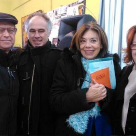  Los compañeros de La Comuna, Jesús Rodríguez, Carlos Serrano y Pilar Nogueras junto a la abogada Ana Messuti.