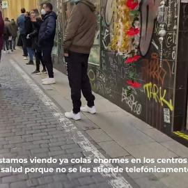 Colas a las puertas de los centros de salud en Madrid para conseguir una PCR