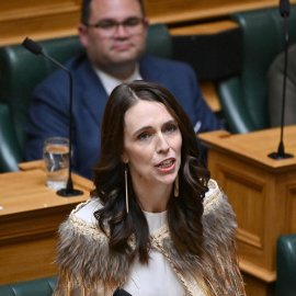 Ardern reivindica al despedirse que se puede ser sensible y liderar