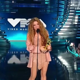 Shakira dedica a los latinos el histórico reconocimiento a su carrera de los MTV VMA