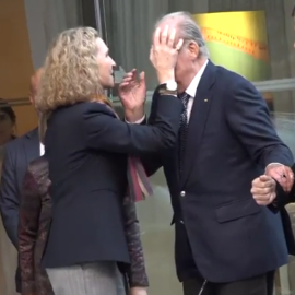 Así ha sido el sorprendente y llamativo gesto de despedida entre Juan Carlos I y la infanta Elena