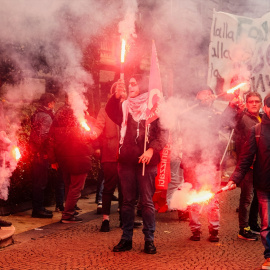 Manifestación contra los Presupuestos de Giorgia Meloni en Nápoles, a 29 de noviembre de 2024.